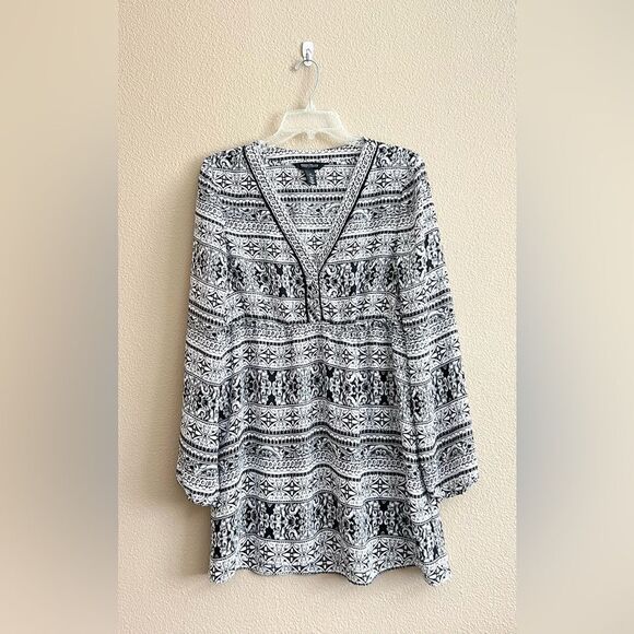 White House Black Market V Neck 3/4 Sleeve Blouse - Picture 1 of 8